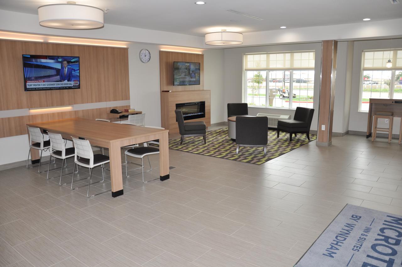 Microtel Inn & Suites By Wyndham Lubbock Zewnętrze zdjęcie